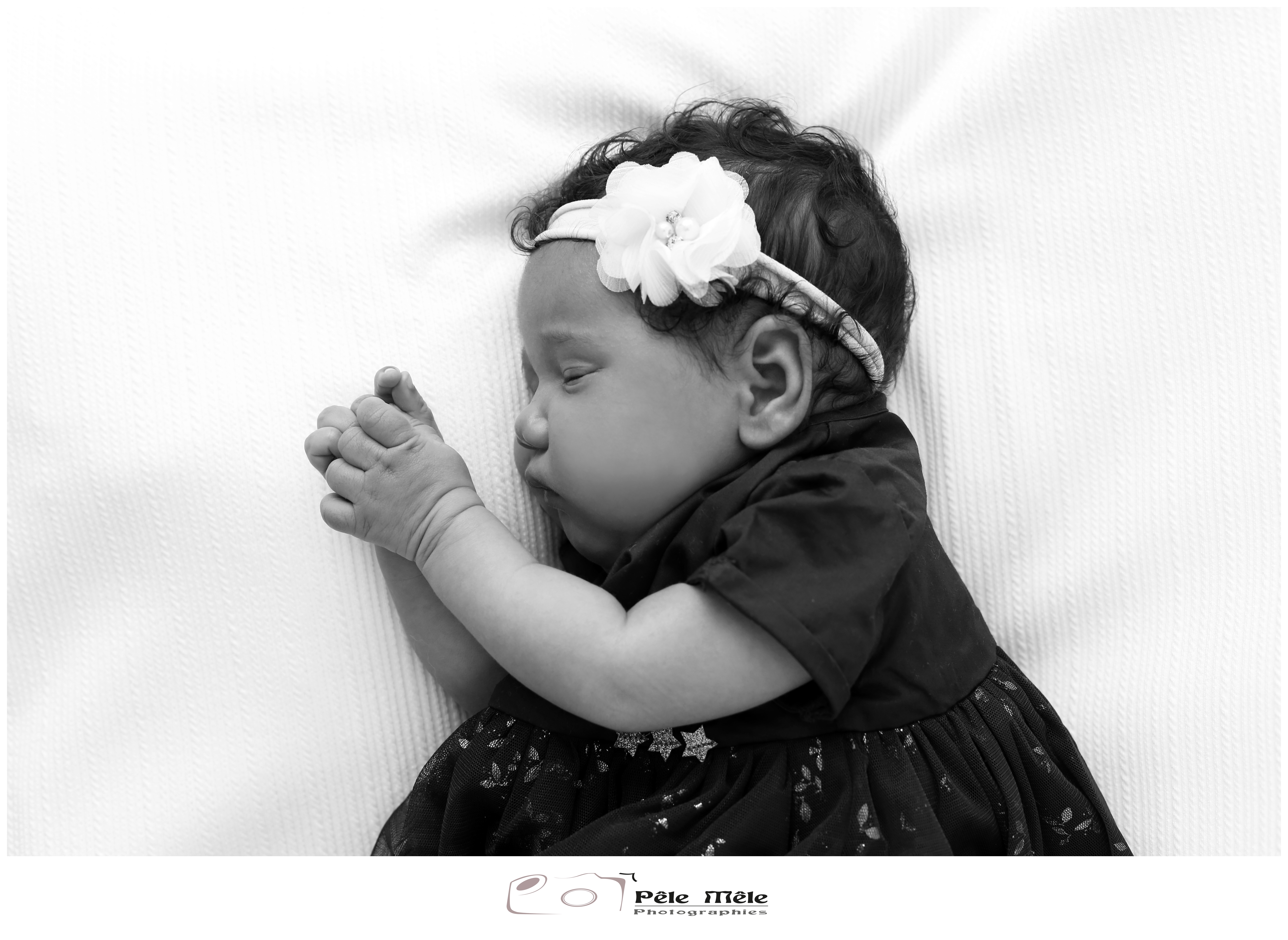 Photo Bebe Madeleine 2 Logo Pele Mele Photographies Photographe Val D Oise Naissance